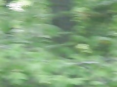 यार्ड में किशोर पड़ोसी &amp; s माँ