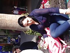 गर्म milf सरासर ब्लाउज में